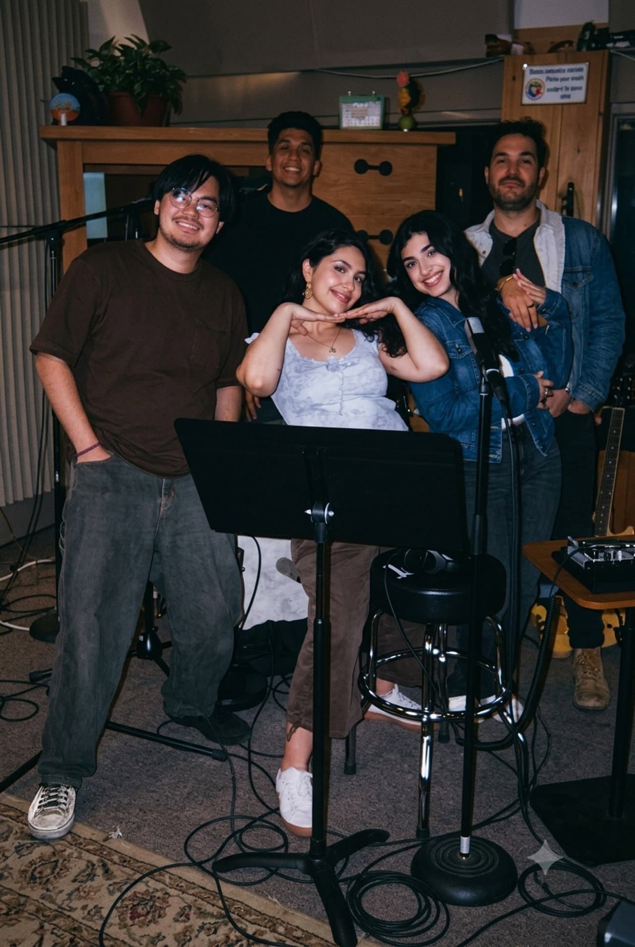 Alessia Cara: Giant Desk Concert preview 2